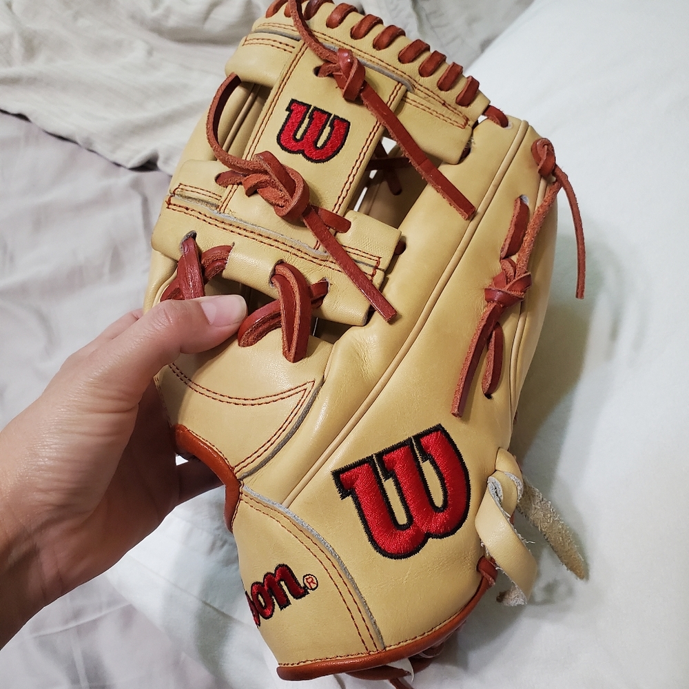 < SOLD >Wilson 2022 A2000 1787 11.75 infield Baseball Glove